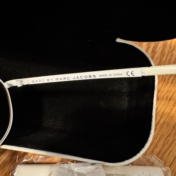 Vintage Marc Jacob's White Sunglasses with Case - Picture 5 of 6